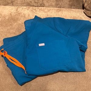 Alps Blue Figs Set. M/T Yola and L Catarina top. Excellent used condition.